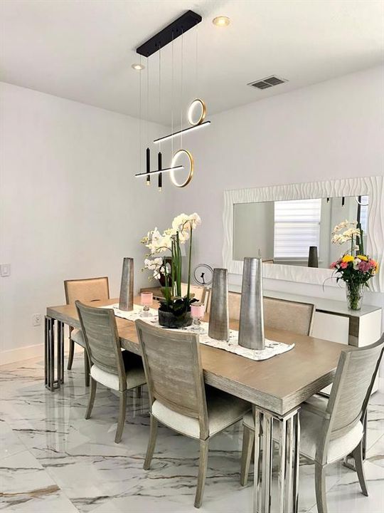 待售: $1,100,000 (5 贝兹, 4 浴室, 3845 平方英尺)