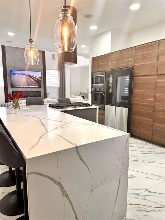 待售: $1,100,000 (5 贝兹, 4 浴室, 3845 平方英尺)