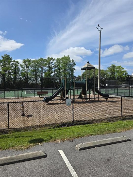 待售: $1,100,000 (5 贝兹, 4 浴室, 3845 平方英尺)