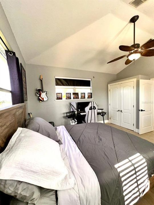 待售: $1,100,000 (5 贝兹, 4 浴室, 3845 平方英尺)