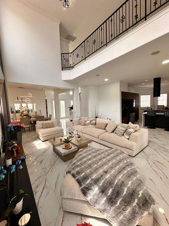 待售: $1,100,000 (5 贝兹, 4 浴室, 3845 平方英尺)