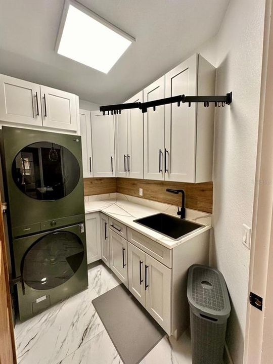 待售: $1,100,000 (5 贝兹, 4 浴室, 3845 平方英尺)