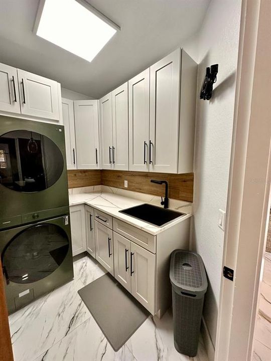 待售: $1,100,000 (5 贝兹, 4 浴室, 3845 平方英尺)