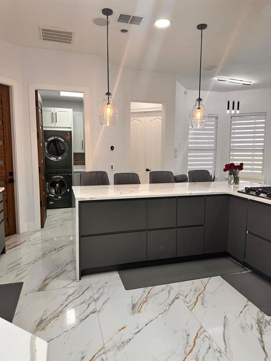 待售: $1,100,000 (5 贝兹, 4 浴室, 3845 平方英尺)