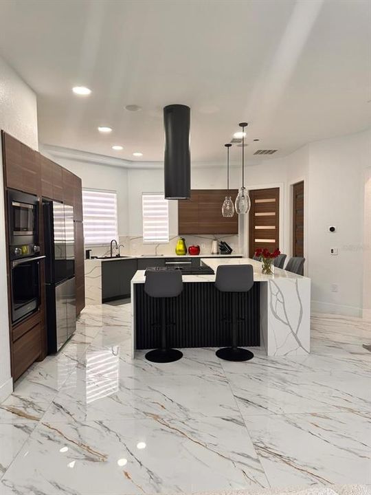 待售: $1,100,000 (5 贝兹, 4 浴室, 3845 平方英尺)