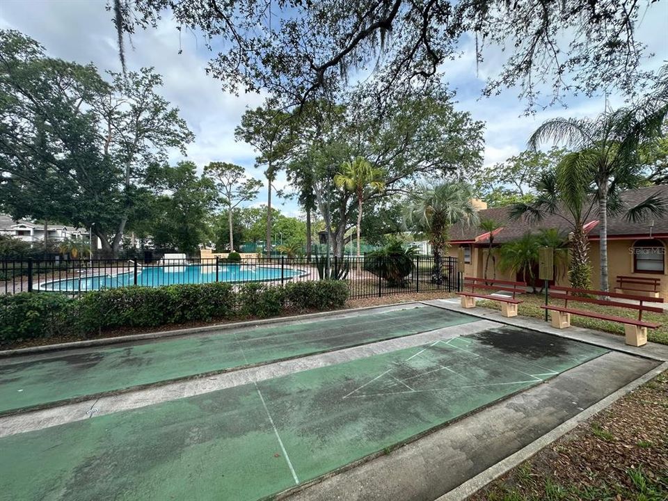 合同活跃: $110,000 (2 贝兹, 1 浴室, 832 平方英尺)