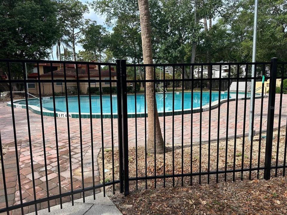 合同活跃: $110,000 (2 贝兹, 1 浴室, 832 平方英尺)