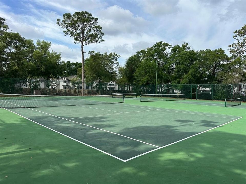 合同活跃: $110,000 (2 贝兹, 1 浴室, 832 平方英尺)