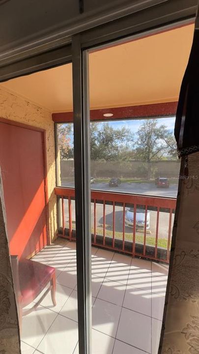 合同活跃: $110,000 (2 贝兹, 1 浴室, 832 平方英尺)