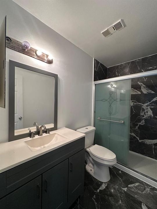 合同活跃: $110,000 (2 贝兹, 1 浴室, 832 平方英尺)