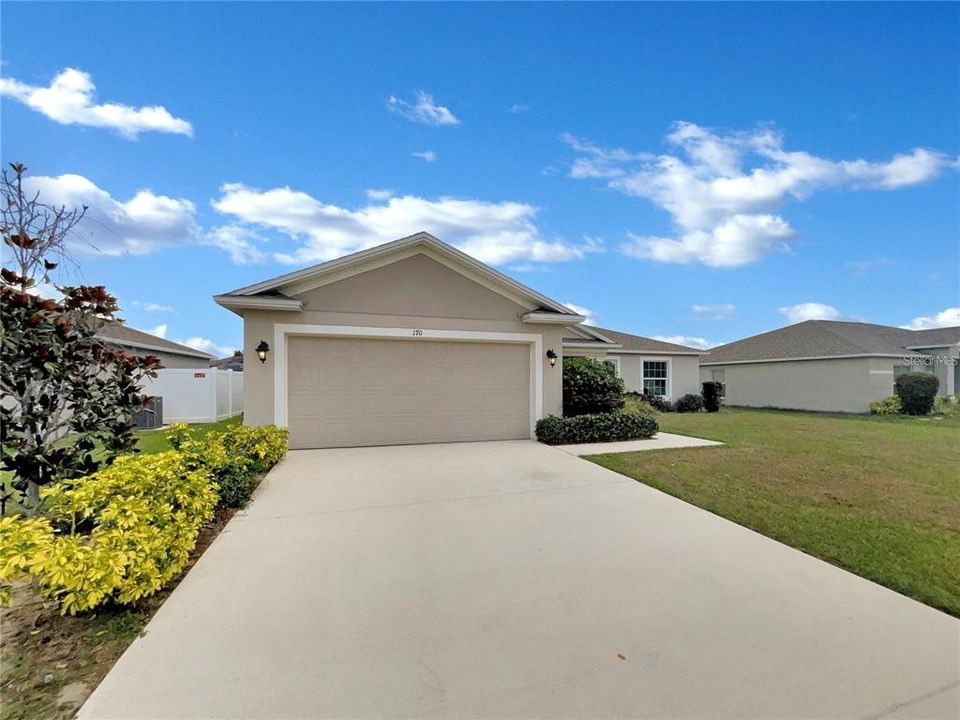 Недавно продано: $330,000 (4 спален, 2 ванн, 1858 Квадратных фут)