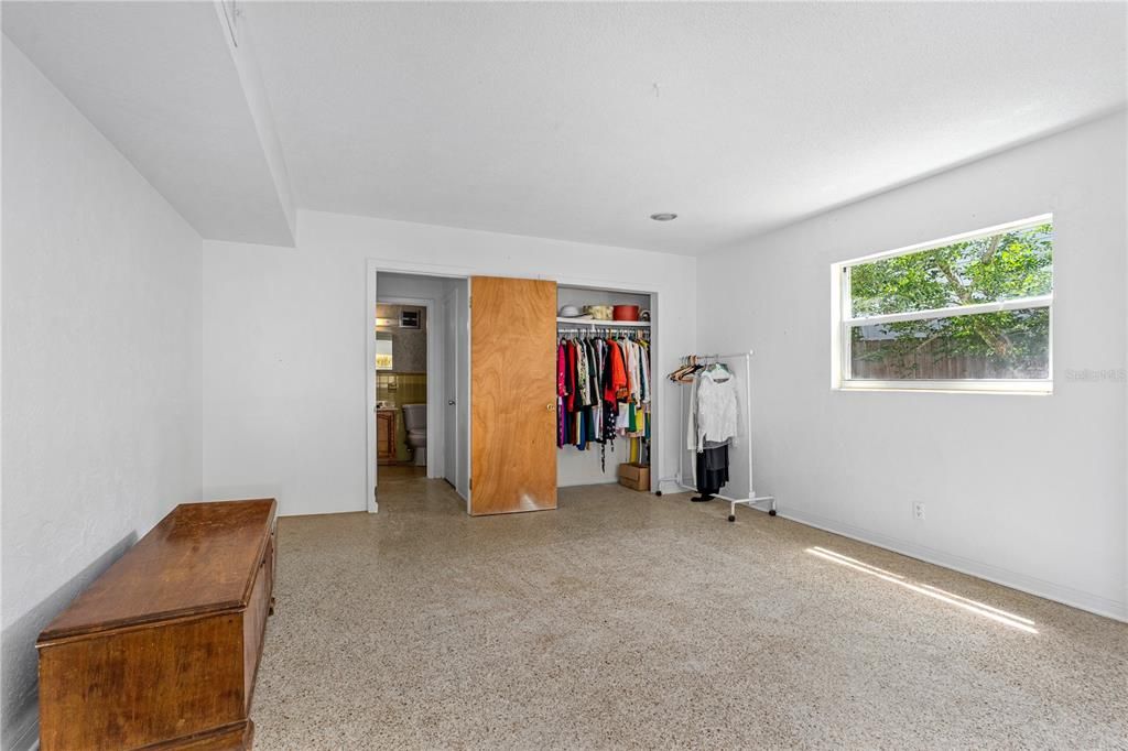 Active With Contract: $850,000 (4 beds, 2 baths, 1215 Square Feet)