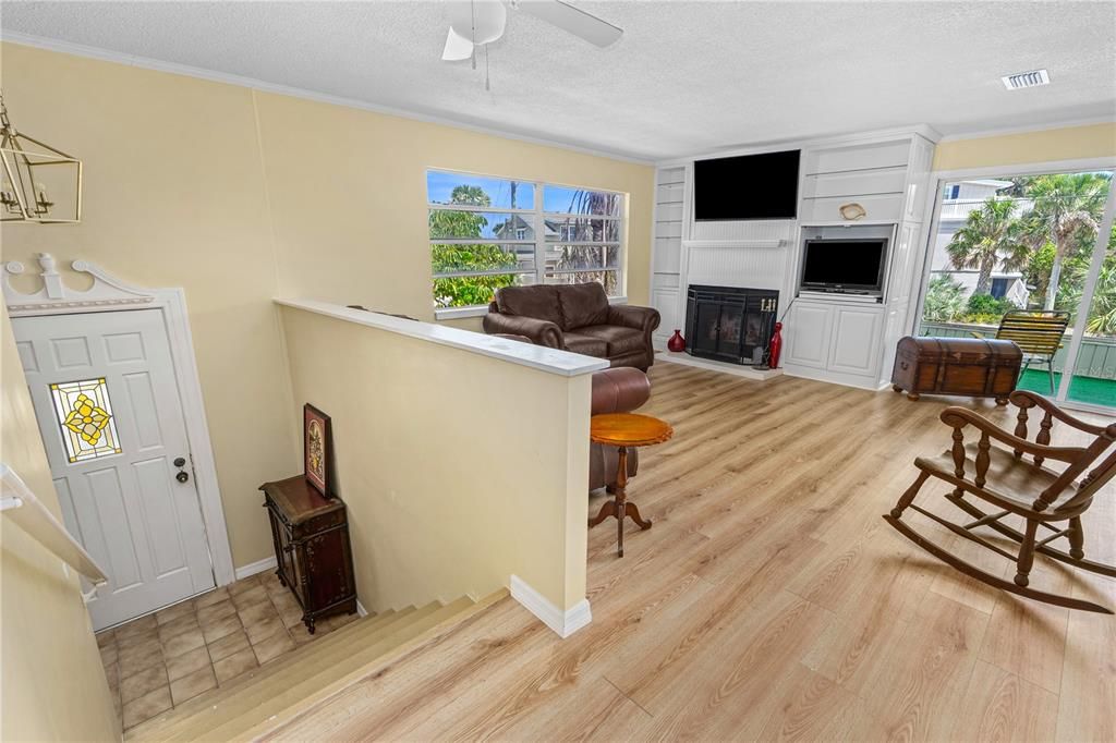 Active With Contract: $850,000 (4 beds, 2 baths, 1215 Square Feet)