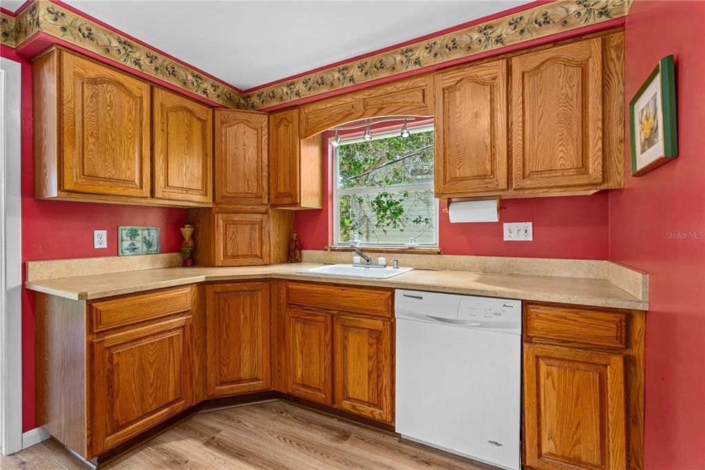 Active With Contract: $850,000 (4 beds, 2 baths, 1215 Square Feet)