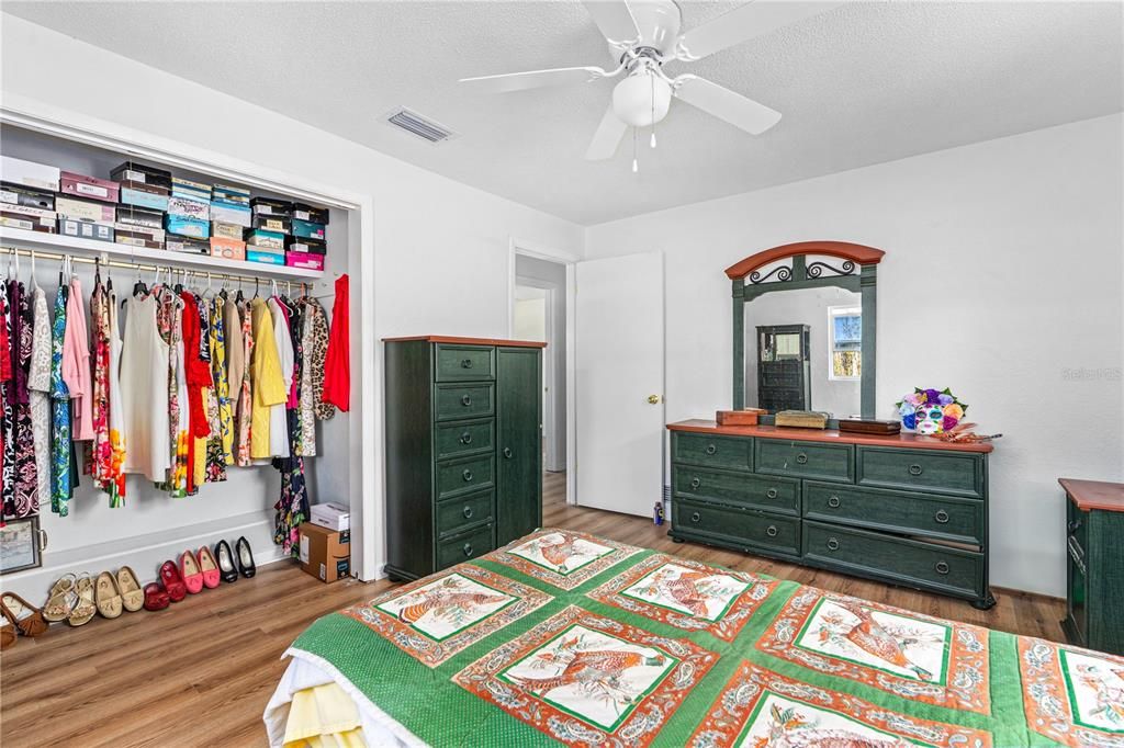 Active With Contract: $850,000 (4 beds, 2 baths, 1215 Square Feet)