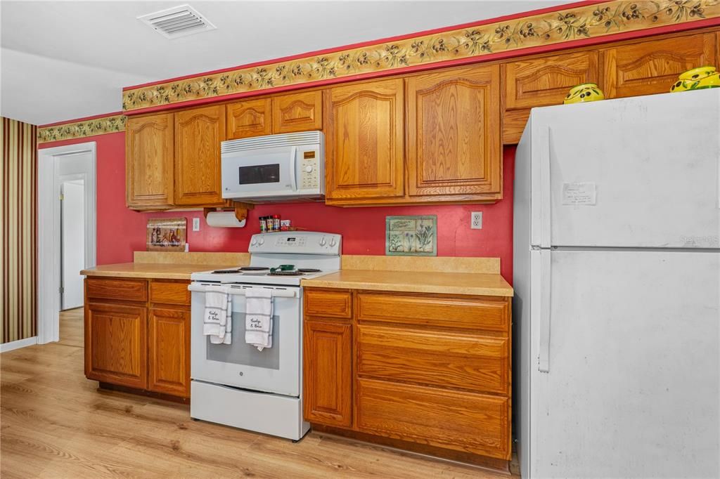 Active With Contract: $850,000 (4 beds, 2 baths, 1215 Square Feet)