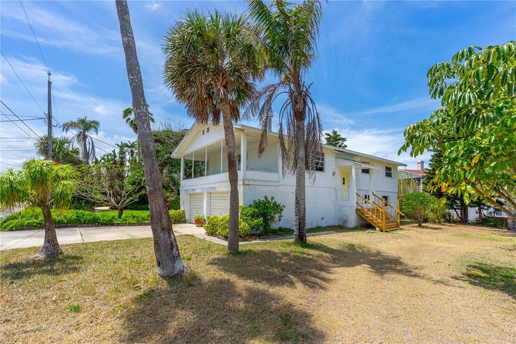 Active With Contract: $850,000 (4 beds, 2 baths, 1215 Square Feet)