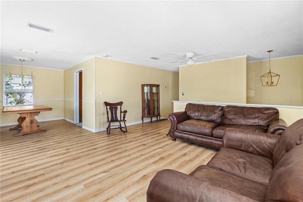 Active With Contract: $850,000 (4 beds, 2 baths, 1215 Square Feet)