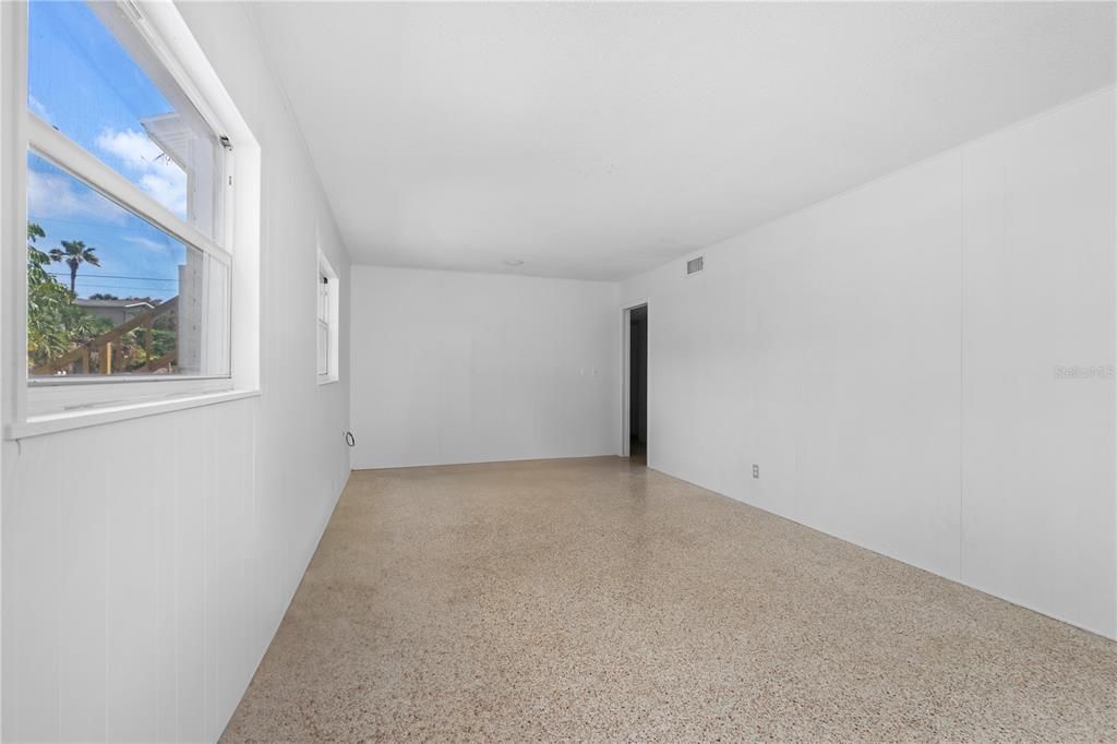 Active With Contract: $850,000 (4 beds, 2 baths, 1215 Square Feet)