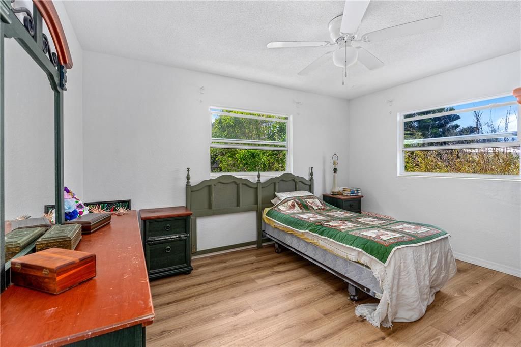 Active With Contract: $850,000 (4 beds, 2 baths, 1215 Square Feet)