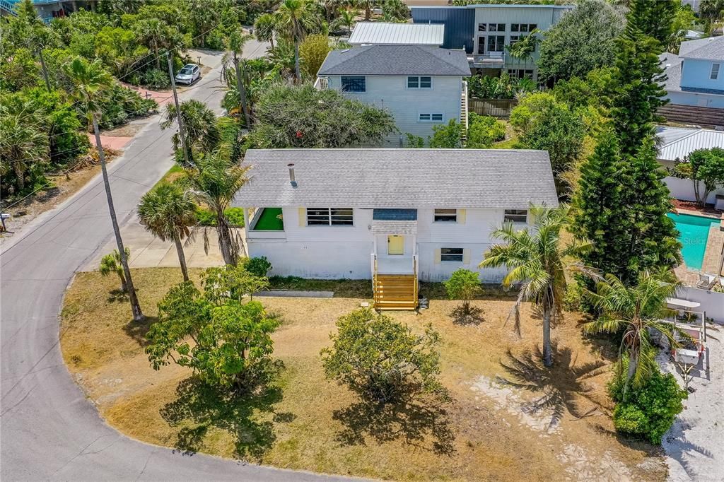 Active With Contract: $850,000 (4 beds, 2 baths, 1215 Square Feet)