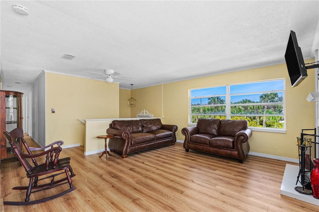 Active With Contract: $850,000 (4 beds, 2 baths, 1215 Square Feet)