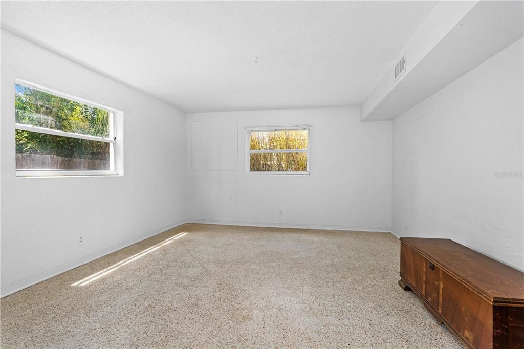 Active With Contract: $850,000 (4 beds, 2 baths, 1215 Square Feet)