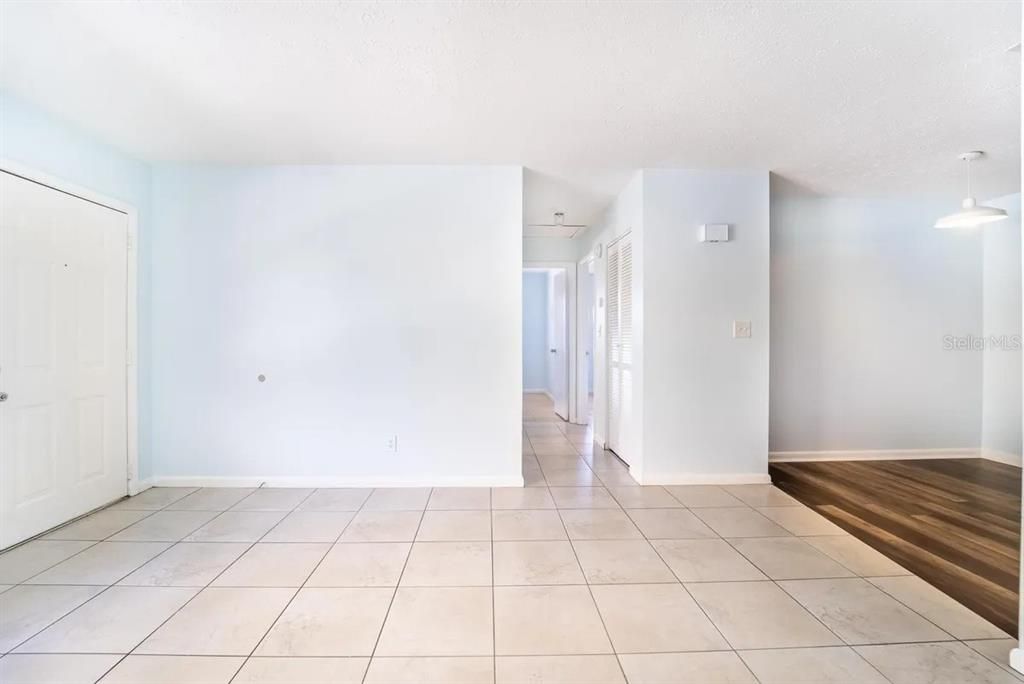 待售: $183,000 (2 贝兹, 1 浴室, 800 平方英尺)