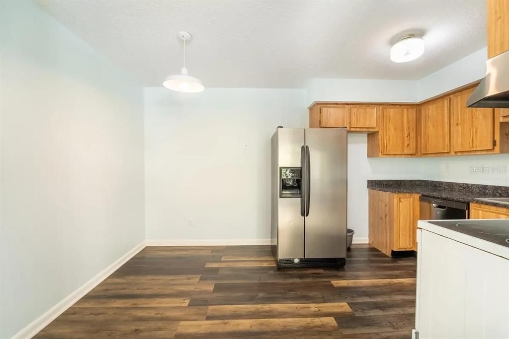 待售: $183,000 (2 贝兹, 1 浴室, 800 平方英尺)