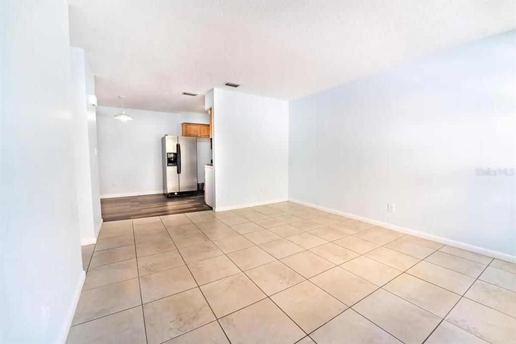 待售: $183,000 (2 贝兹, 1 浴室, 800 平方英尺)