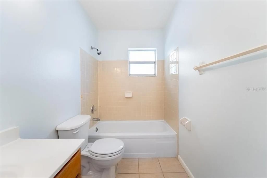 待售: $183,000 (2 贝兹, 1 浴室, 800 平方英尺)