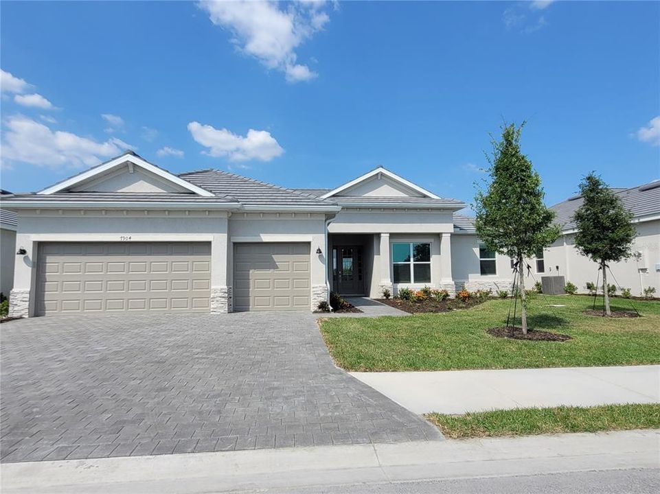 Recently Sold: $600,000 (3 beds, 2 baths, 2361 Square Feet)