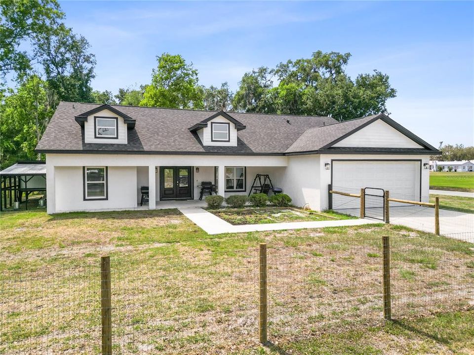 Recently Sold: $409,000 (3 beds, 2 baths, 1901 Square Feet)