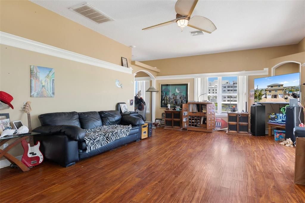 Active With Contract: $635,000 (4 beds, 2 baths, 2180 Square Feet)