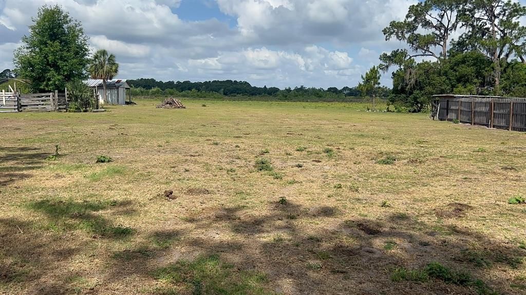 На продажу: $499,000 (28.56 acres)