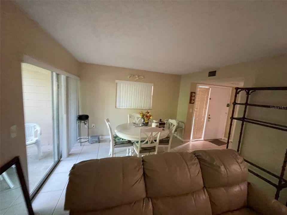 En Venta: $159,900 (2 camas, 2 baños, 897 Pies cuadrados)