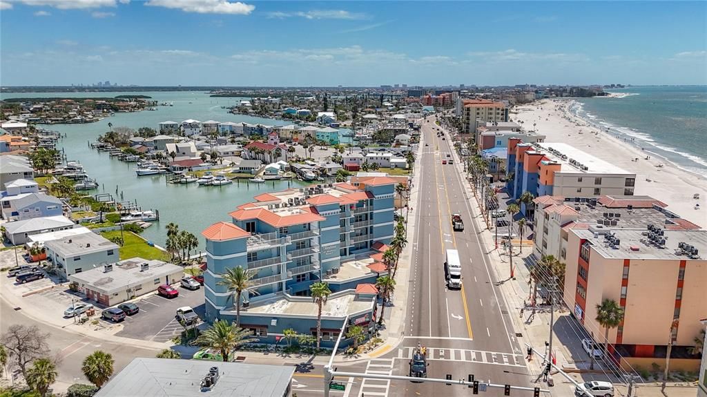 出租: $10,000 (3 贝兹, 3 浴室, 1930 平方英尺)