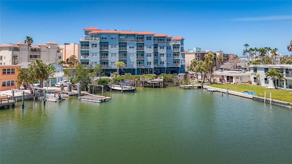 出租: $10,000 (3 贝兹, 3 浴室, 1930 平方英尺)