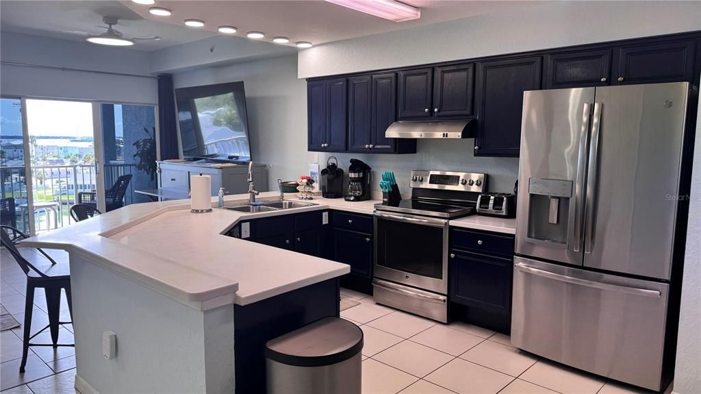 出租: $10,000 (3 贝兹, 3 浴室, 1930 平方英尺)