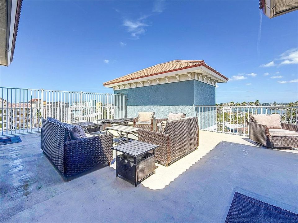 出租: $10,000 (3 贝兹, 3 浴室, 1930 平方英尺)