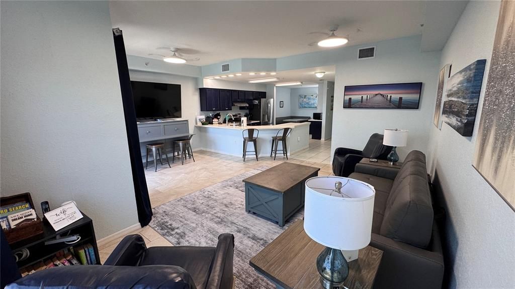 出租: $10,000 (3 贝兹, 3 浴室, 1930 平方英尺)