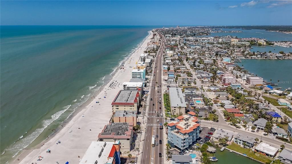 出租: $10,000 (3 贝兹, 3 浴室, 1930 平方英尺)