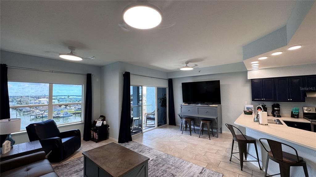 出租: $10,000 (3 贝兹, 3 浴室, 1930 平方英尺)