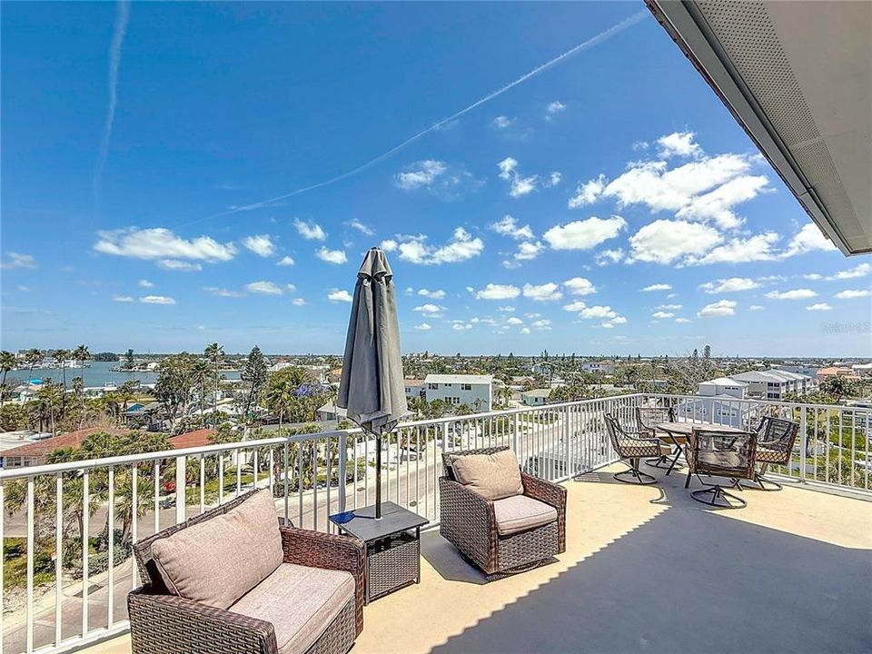 出租: $10,000 (3 贝兹, 3 浴室, 1930 平方英尺)