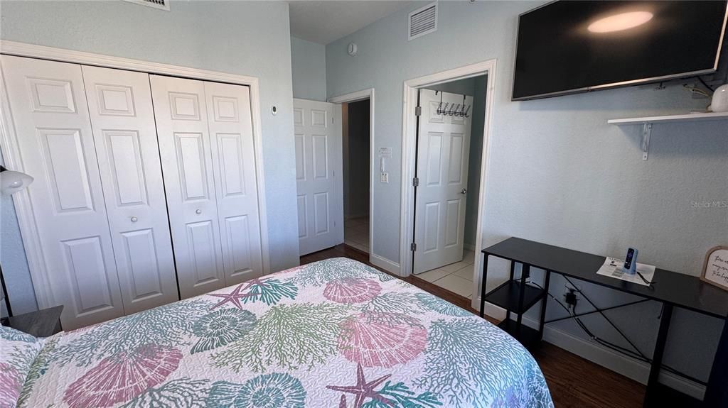 出租: $10,000 (3 贝兹, 3 浴室, 1930 平方英尺)