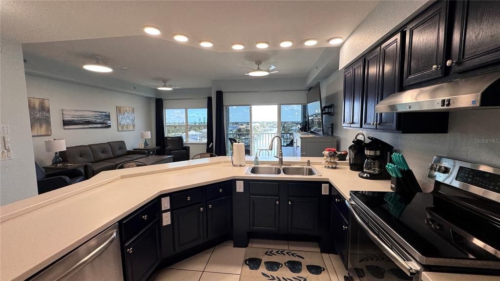 出租: $10,000 (3 贝兹, 3 浴室, 1930 平方英尺)