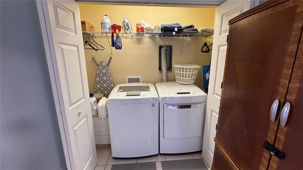 出租: $10,000 (3 贝兹, 3 浴室, 1930 平方英尺)