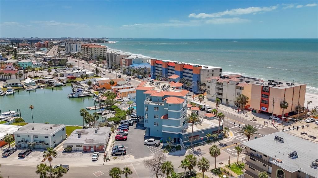 出租: $10,000 (3 贝兹, 3 浴室, 1930 平方英尺)