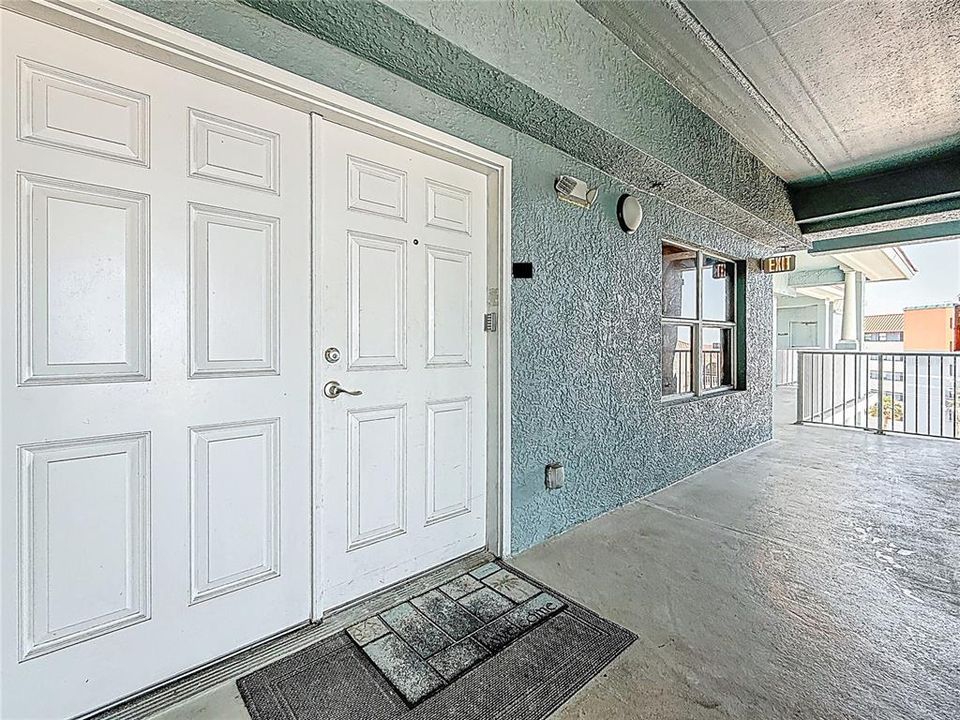 出租: $10,000 (3 贝兹, 3 浴室, 1930 平方英尺)