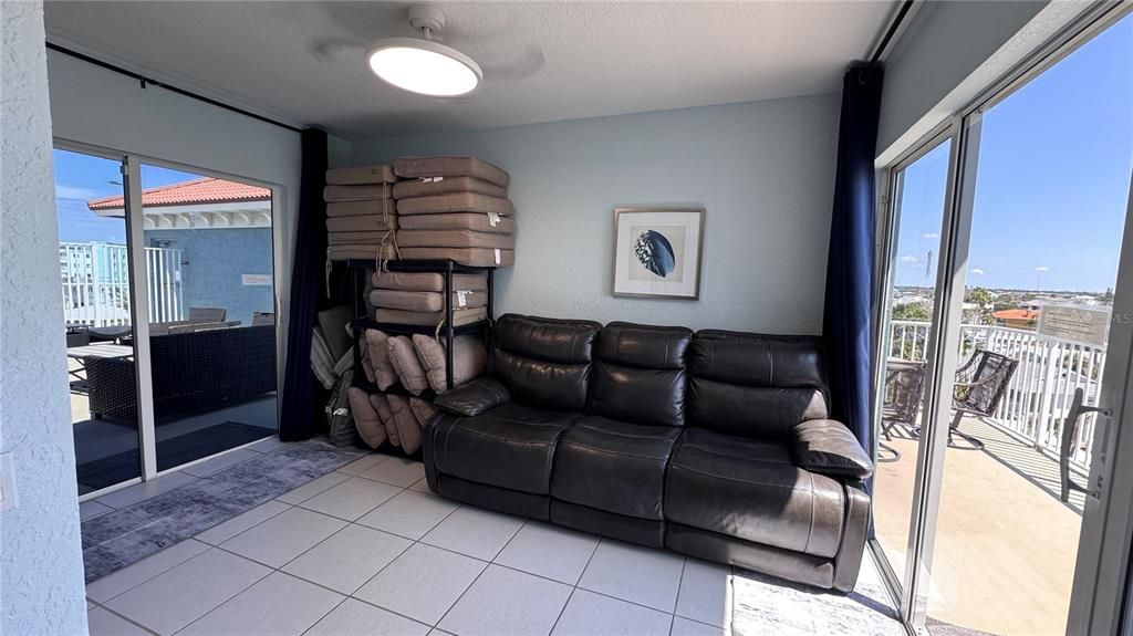 出租: $10,000 (3 贝兹, 3 浴室, 1930 平方英尺)